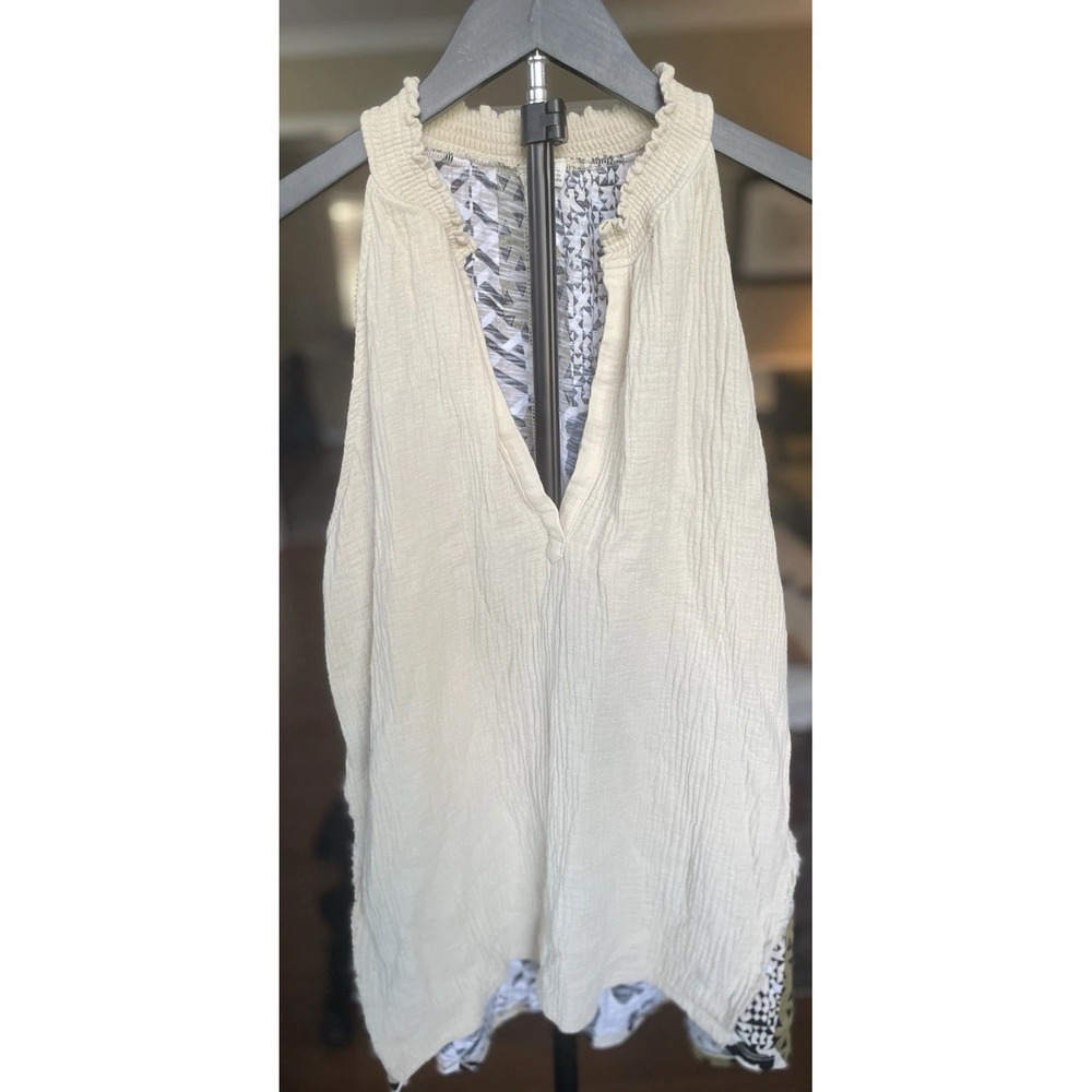 Cato Women's XL V Neck Sleeveless Tank Top Blouse Tan And Cheetah